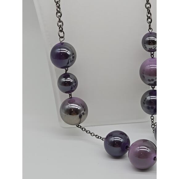 Chunky Purple Ombre Metallic Sheen and Facetted Beaded 36" Chain Necklace - Picture 2 of 9